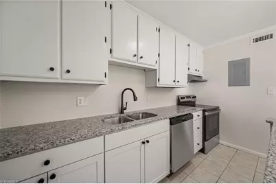 5721 Bramblegate Road #E, Greensboro, NC 27409 - Photo 16