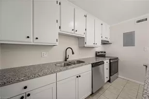 5721 Bramblegate Rd, Greensboro, NC 27409 - Photo 16