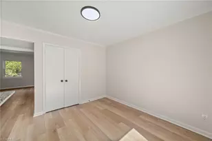 5721 Bramblegate Rd, Greensboro, NC 27409 - Photo 14