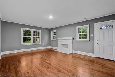 435 W Sharpe Street, Statesville, NC 28677 - Photo 6