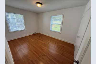 2403 Lyndhurst Avenue, Winston-Salem, NC 27103 - Photo 10