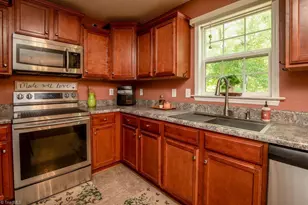 3693 Courtland Cir, Thomasville, NC 27360 - Photo 6