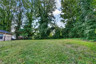 3207 Delmonte Dr, Greensboro, NC 27406 - Photo 44