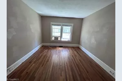 439 2nd Avenue SE, Hickory, NC 28602 - Photo 10