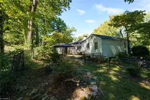 1101 Brookside Dr, Greensboro, NC 27408 - Photo 32