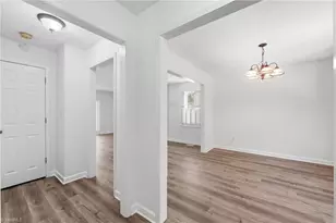 1121 Sherwood Dr, Burlington, NC 27215 - Photo 6