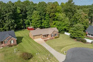 109 Victorian Ct, Randleman, NC 27317 - Photo 4