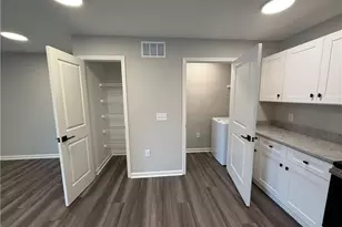 7085 Hanesbrook Cir, Clemmons, NC 27012 - Photo 4