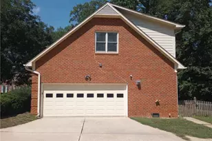 8 Dunkirk Pl, Greensboro, NC 27410 - Photo 6
