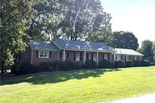 500 Shamrock Rd, High Point, NC 27265 - Photo 2