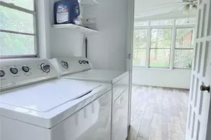 205 Venus Dr, Greensboro, NC 27406 - Photo 2