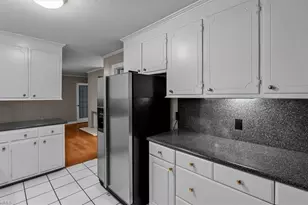 1609 Bolingbroke Rd, High Point, NC 27265 - Photo 12