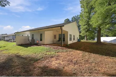 712 W Lee Avenue #8, Yadkinville, NC 27055 - Photo 24