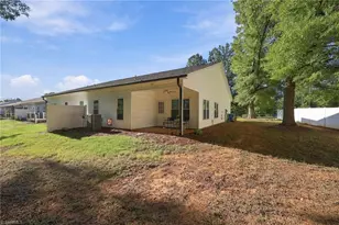 712 W Lee Ave, Yadkinville, NC 27055 - Photo 24