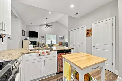 712 W Lee Avenue #8, Yadkinville, NC 27055 - Photo 4