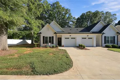 712 W Lee Avenue #8, Yadkinville, NC 27055 - Photo 1