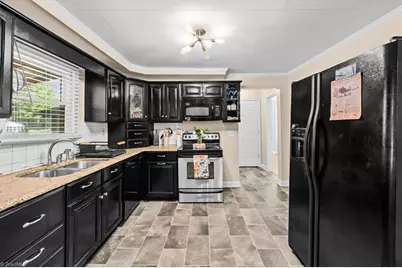 646 Hawthorne Drive, Asheboro, NC 27205 - Photo 6