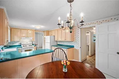 608 Forrest Drive, Reidsville, NC 27320 - Photo 16