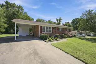 625 Holly St, Burlington, NC 27217 - Photo 2