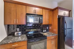 360 S Elm St, Greensboro, NC 27401 - Photo 12