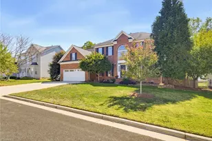 2926 Shady View Dr, High Point, NC 27265 - Photo 2