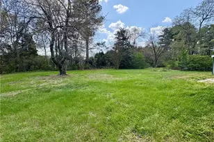 118 Lakeview Cir, Thomasville, NC 27360 - Photo 2