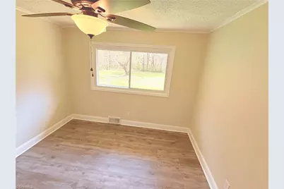 118 Lakeview Circle, Thomasville, NC 27360 - Photo 8
