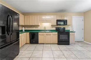 1105 Fox Hunt Ln, Reidsville, NC 27320 - Photo 6