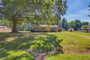 8009 Tam O'Shanter Dr, Greensboro, NC 27409 - Photo 2