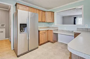 3242 Creekridge Country Rd, Randleman, NC 27317 - Photo 14