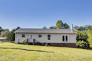 3242 Creekridge Country Rd, Randleman, NC 27317 - Photo 2