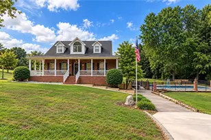 1013 Brookhaven Ln, Yadkinville, NC 27055 - Photo 2