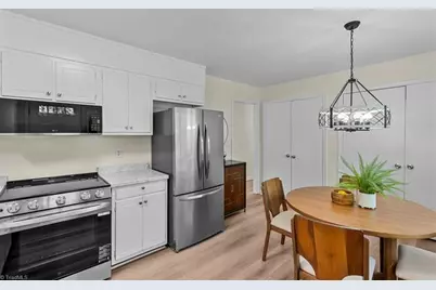 815 Tipperary Drive, Greensboro, NC 27406 - Photo 16