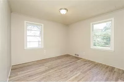 1006 E Devonshire Street, Winston-Salem, NC 27107 - Photo 10