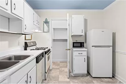 2821 Tully Square #F, Winston-Salem, NC 27106 - Photo 8