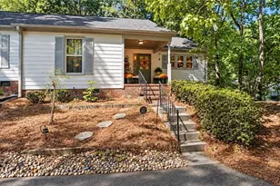 926 Chatfield Dr, Jamestown, NC 27282 - Photo 2