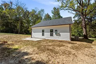 1055 Fisher Ferry St, Thomasville, NC 27360 - Photo 32