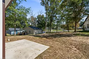 1055 Fisher Ferry St, Thomasville, NC 27360 - Photo 30