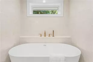 1109 Buckingham Rd, Greensboro, NC 27408 - Photo 22