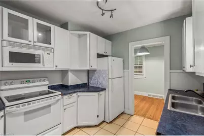 2746 Maplewood Avenue, Winston-Salem, NC 27103 - Photo 12