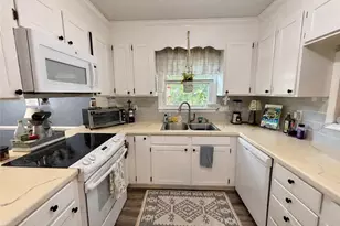 33 Brandy Ct, Greensboro, NC 27409 - Photo 2