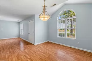 405 Dudley St, Greensboro, NC 27401 - Photo 8
