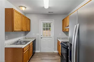 405 Dudley St, Greensboro, NC 27401 - Photo 10