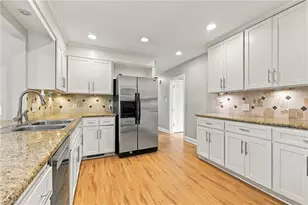 2502 Fairway Dr, Greensboro, NC 27408 - Photo 14