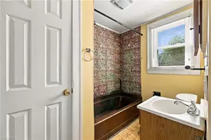 422 W 25th St, Winston-Salem, NC 27105 - Photo 22
