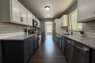 805 Plummer Dr, Greensboro, NC 27410 - Photo 10