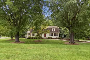 1009 Briarcliff Rd, Yadkinville, NC 27055 - Photo 4
