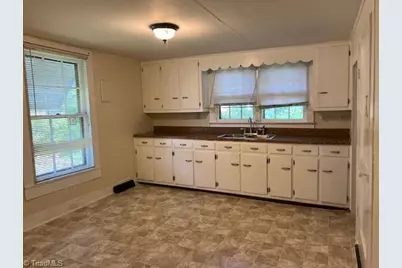 636 Lindsey Street, Reidsville, NC 27320 - Photo 8