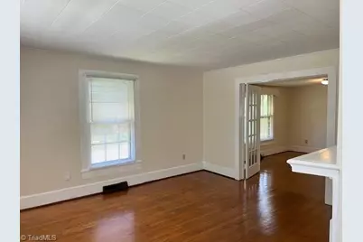 636 Lindsey Street, Reidsville, NC 27320 - Photo 2