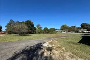 510 E King St, King, NC 27021 - Photo 18